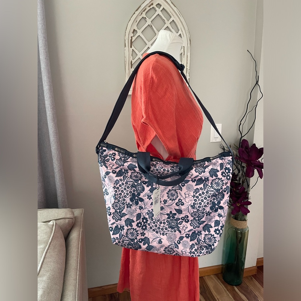 New LeSportsac Deluxe Easy Carry Tote Bag In Rooks And Roses